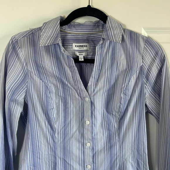Express Essential Original V-Neck Button Down Size Small Petite - Picture 3 of 7